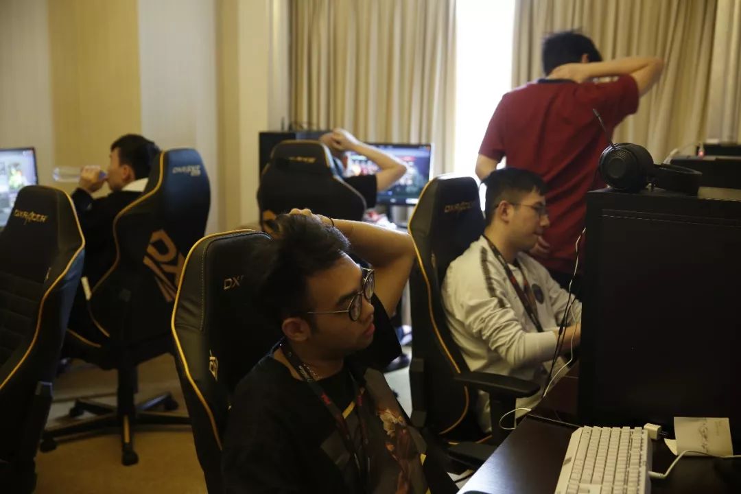 FlyQuest 签下罗马尼亚 AWPer regali