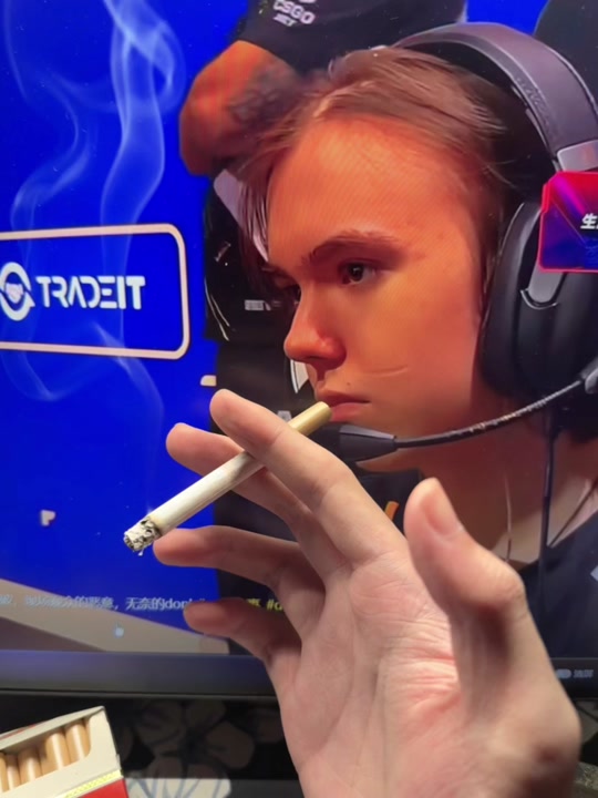 LPL海报大比拼：LNG集合打CALL RNG斗转星移